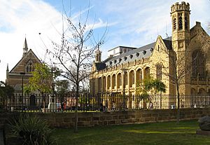 UofAdelaide-BonythonHall&Conservatorium-front-Aug08