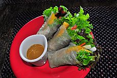 Letsugas (lettuce) lumpiang sariwa (Bohol)