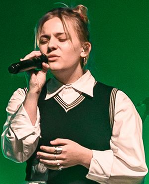 Maisy Stella in 2019.jpg