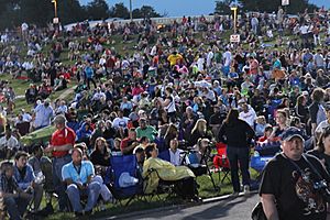 Nik Wallenda Niagara crowd