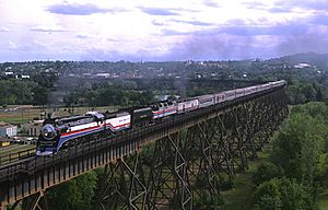 SP 4449 Sac Riv Bridge Redding Apr29 1977xRP - Flickr - drewj1946