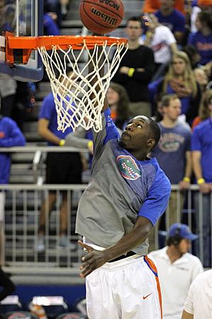 Dorian Finney-Smith Dunks Pre-Game