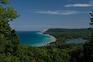 Empire Bluffs Overlook (25661cf4-4019-469d-b09f-4bf04adca7b1)