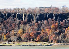 Hudson River Palisades seen from 187th Street crop.jpg