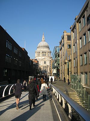 Millennium Bridge & St. Pauls2