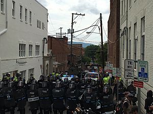 Police block of crash site (36195158640)