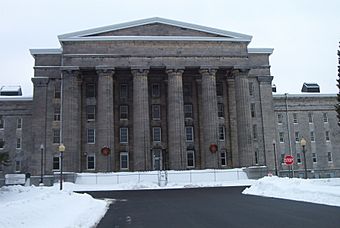 UticaStateHospital center December2007.jpg