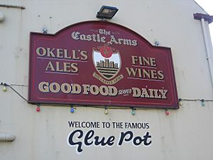 Castle Arms (Glue Pot)