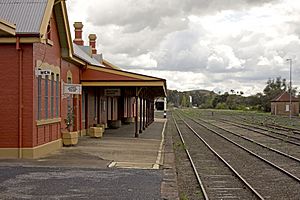 Cowra Railway Station 02.jpg