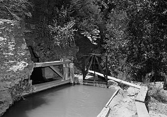 Hurricane Canal into cliff.jpg