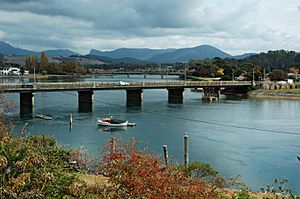 Leven-River-Bridge-Ulverstone-20070420-023