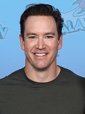 Mark-Paul Gosselaar Photo Op GalaxyCon Richmond 2023.jpg