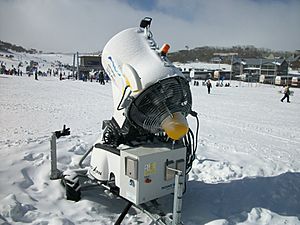 Snow making machine