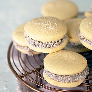 Alfajores-de-maicena-biscuits-recipe