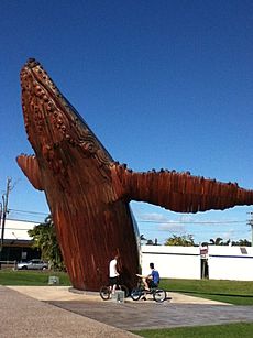 GiantWhaleSculptureHerveyBay