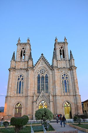 Majestuosa bajo el cielo