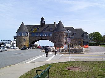 Narragansett Towers intersection 2008.jpg