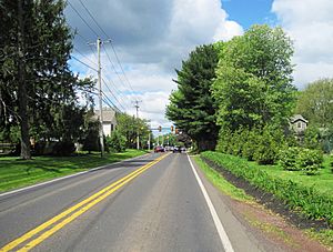 Southbound PA 532 approaching Lindenhurst Road