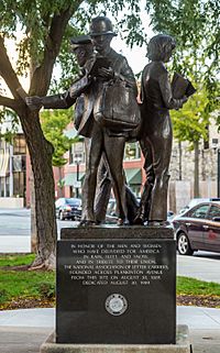 Letter Carriers' Monument, Milwaukee.jpg