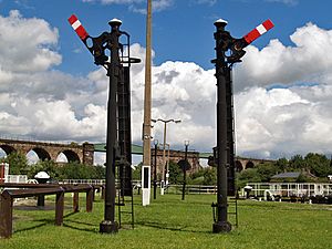 Northwich-weaver-navigation-hunts-lock-signals