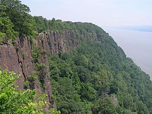 Palisades Sill from Palisades Parkway