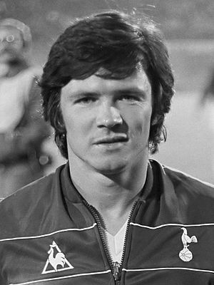 Steve Perryman (1981).jpg