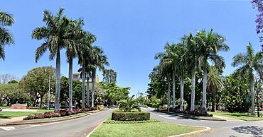 Vehicle entrance to New Farm Park, Queensland 02.jpg