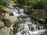 Waterfall-Holland-Park-شلال