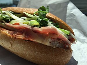 Bánh mì thịt nguội.jpg