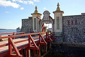 Fortress Lousbourg DSC02230 - Dauphin Gate (8176031095)