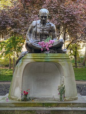 Mahatma Gandhi (geograph 2952261).jpg