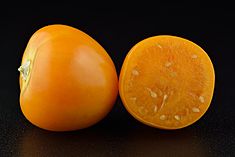 Physalis peruviana fruits close-up.jpg