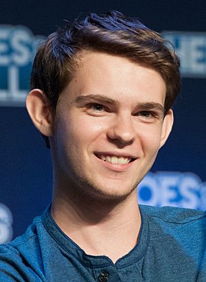 Robbie Kay (cropped).jpg