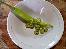 Siling pangsigang unchopped and chopped.jpg