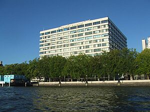 St Thomas Hospital from the Thames