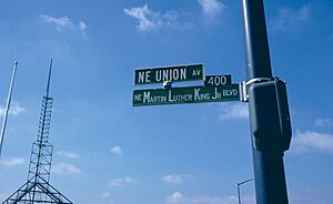 Temporary dual signage after renaming of Union Ave to ML King Blvd in Portland OR, 1989