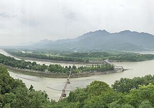 Dujiang Weir (cropped)