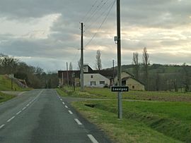 Entrée dans Louvigny (Pyrénées-Atlantiques).JPG