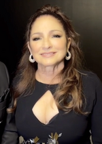 Gloria Estefan 2022 (cropped)