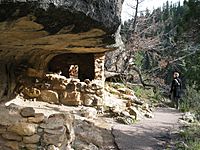 Walnut canyon cliff dwellings