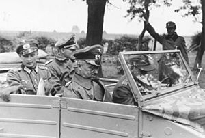 Bundesarchiv Bild 183-1992-0617-506, Walter Model im Kübelwagen