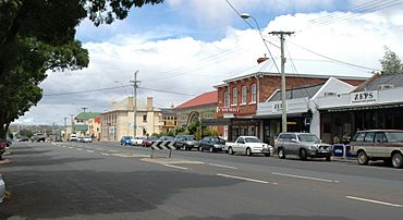 Campbell Town main road.jpg