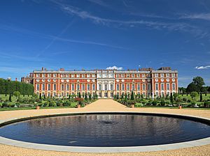 Hampton Court - 36957889221