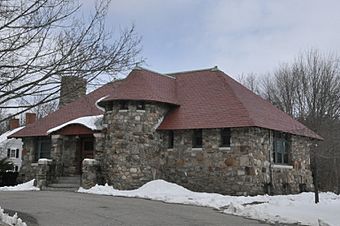 KingstonNH NicholsMemorialLibrary.jpg