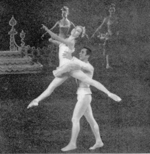 Maria Tallchief and Nicholas Magallanes in The Nutcracker 1954 lift