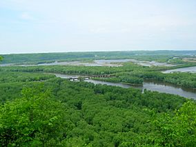 WyalusingStateParkWisconsinRiverIntoMississippiRiver.jpg