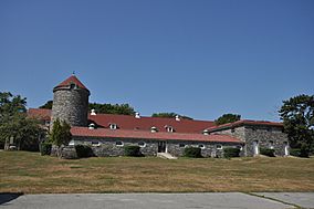 BristolRI ColtStatePark MainBuilding.jpg