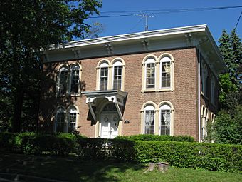 Conrad and Catherine Bloch House.jpg