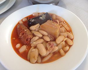 Fabada asturiana en Tielve (cropped)