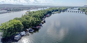 Latsch Island boathouse community-3